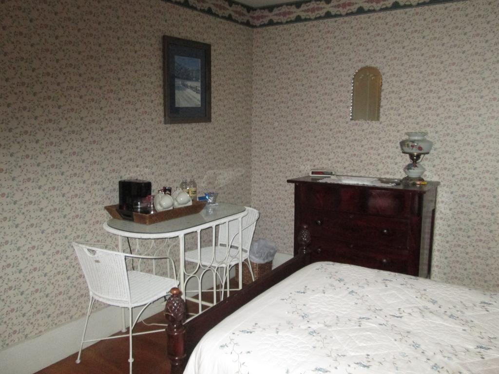The Bridges Inn At Whitcomb House B&B Swanzey Exteriör bild